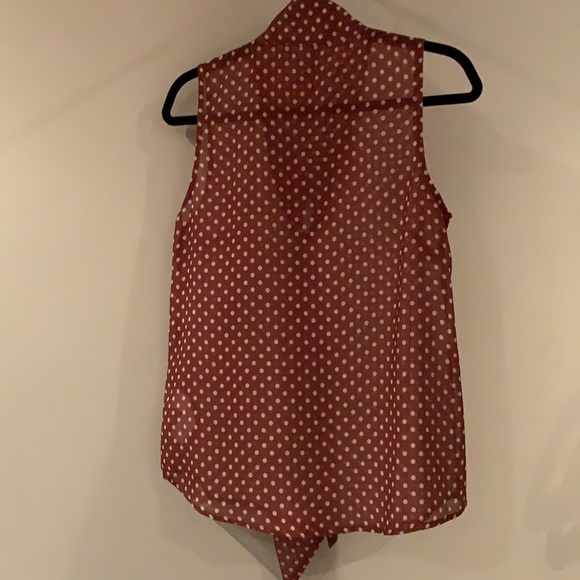 JUST Fab sleeveless bow blouse brown with white polka dots size small. - Picture 2 of 5